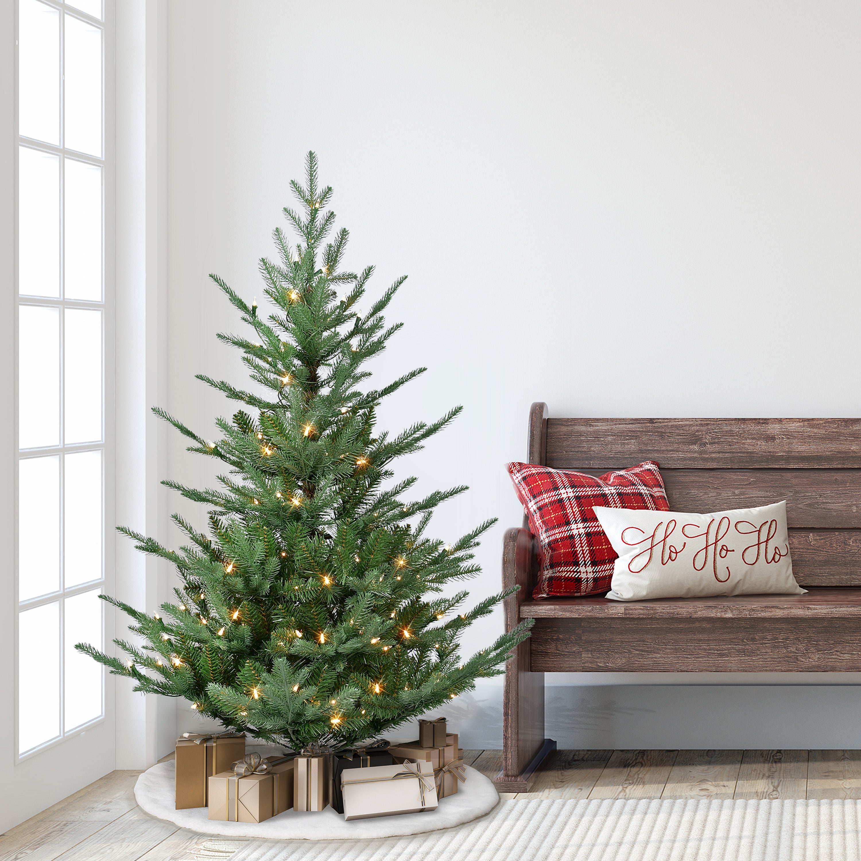 4.5ft Pre-Lit Hillside Spruce Tree